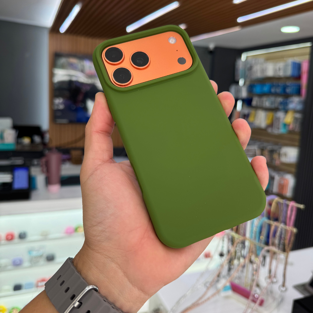 Funda Silicon Verde Con MagSafe